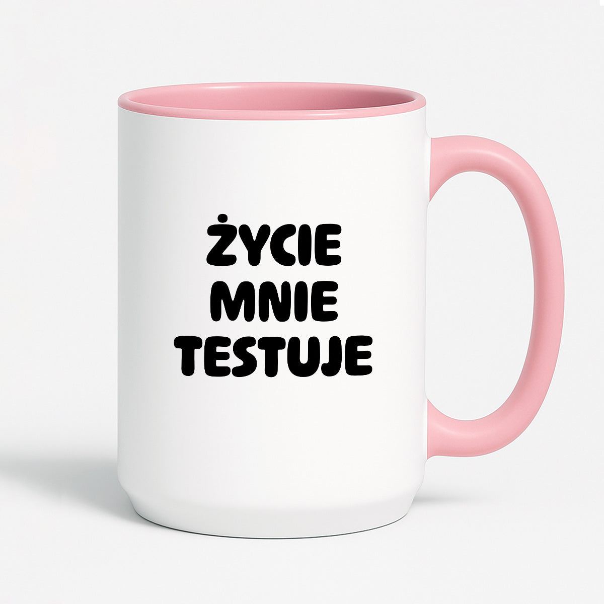 Kubek z nadrukiem - "Życie mnie testuje"