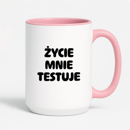 Kubek z nadrukiem - "Życie mnie testuje"