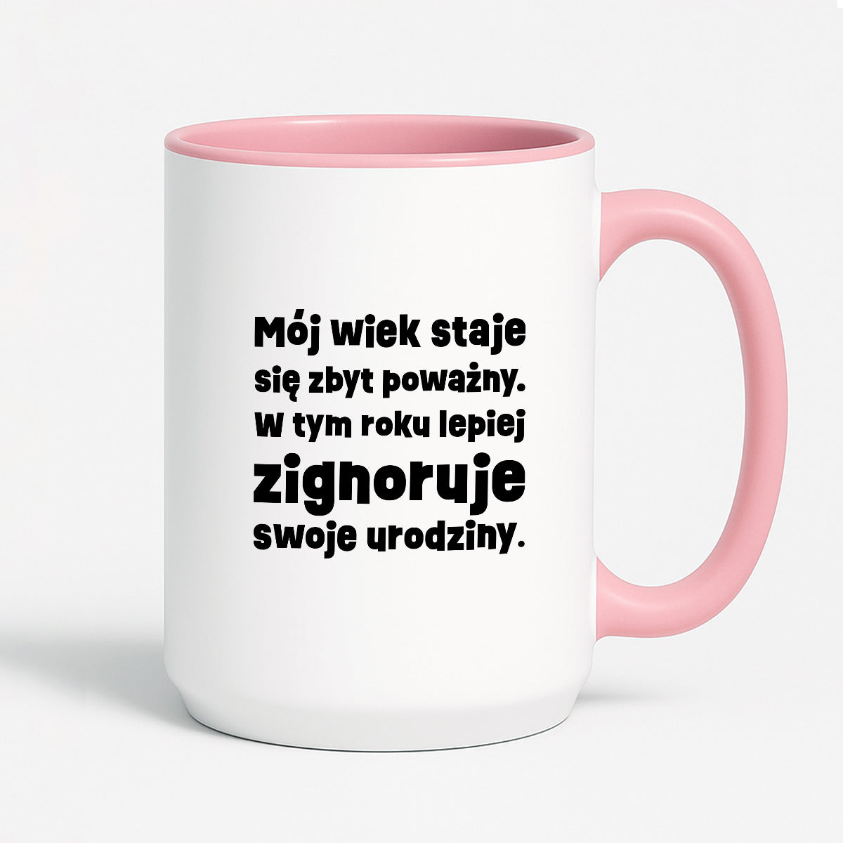 Kubek z nadrukiem "mój wiek staje się zbyt poważny. W tym roku lepiej zignoruje swoje urodziny."