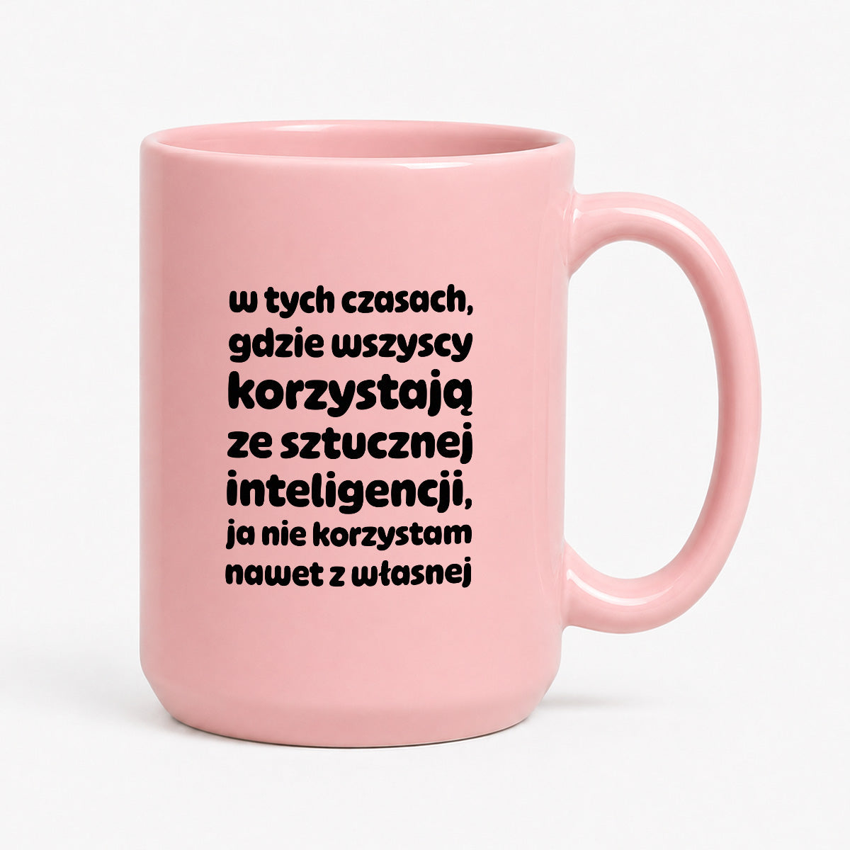 Kubek z nadrukiem "w tych czasach, gdzie wszyscy korzystają ze sztucznej inteligencji, ja nie korzystam nawet z własnej"