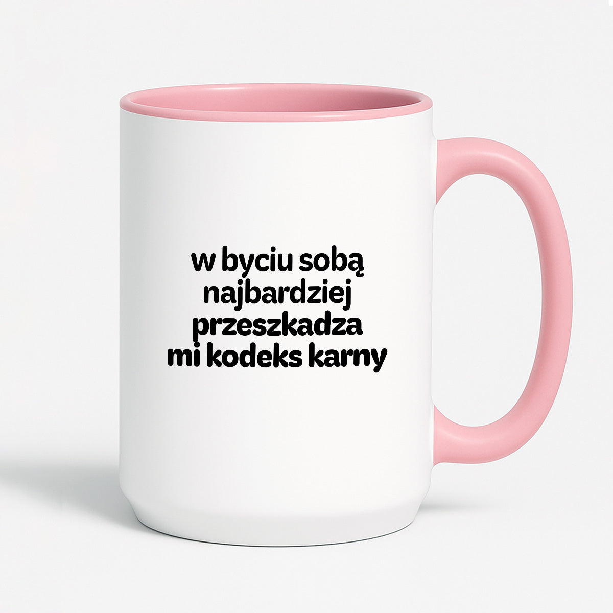 Kubek z nadrukiem - "w byciu sobą najbardziej przeszkadza mi kodeks karny"