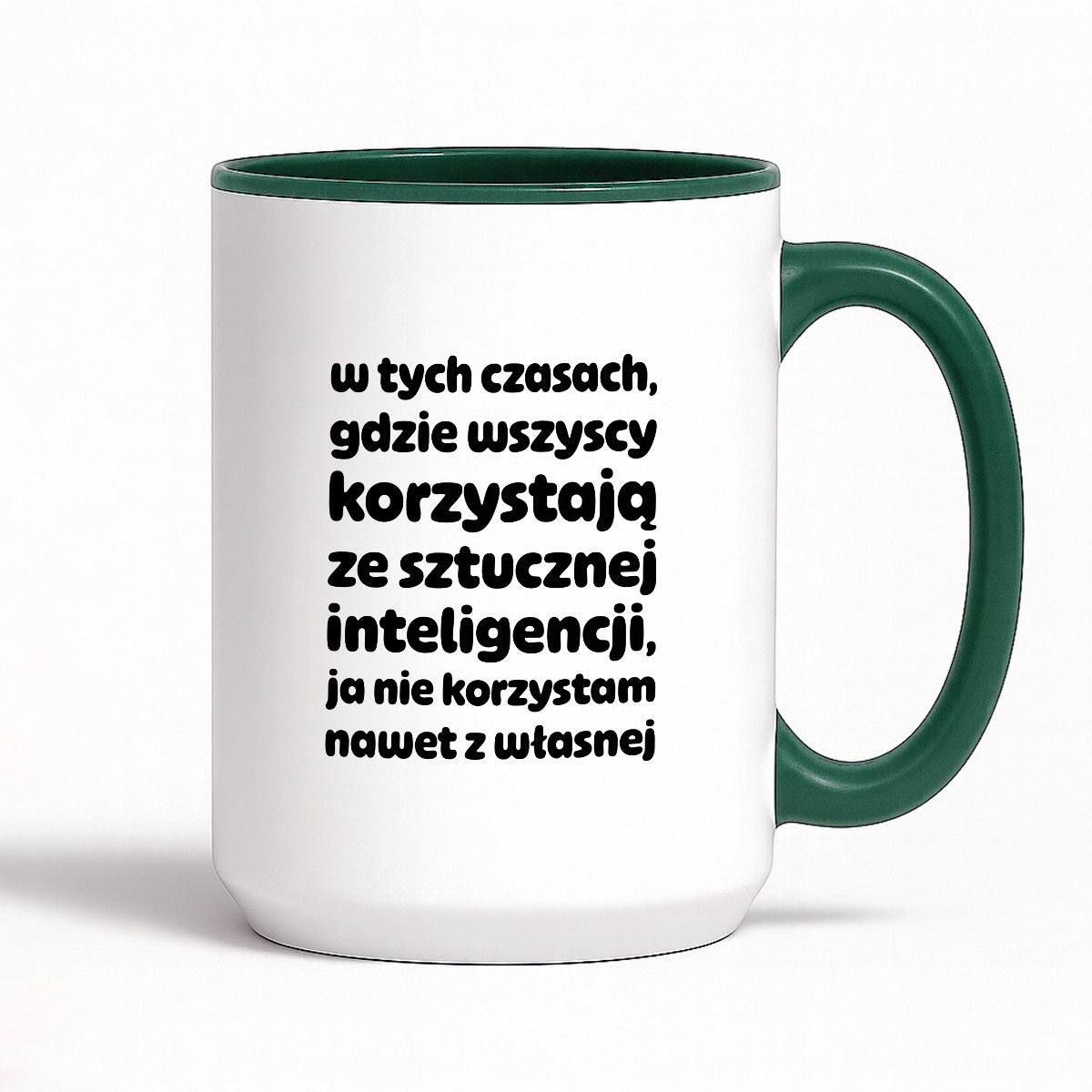 Kubek z nadrukiem "w tych czasach, gdzie wszyscy korzystają ze sztucznej inteligencji, ja nie korzystam nawet z własnej"