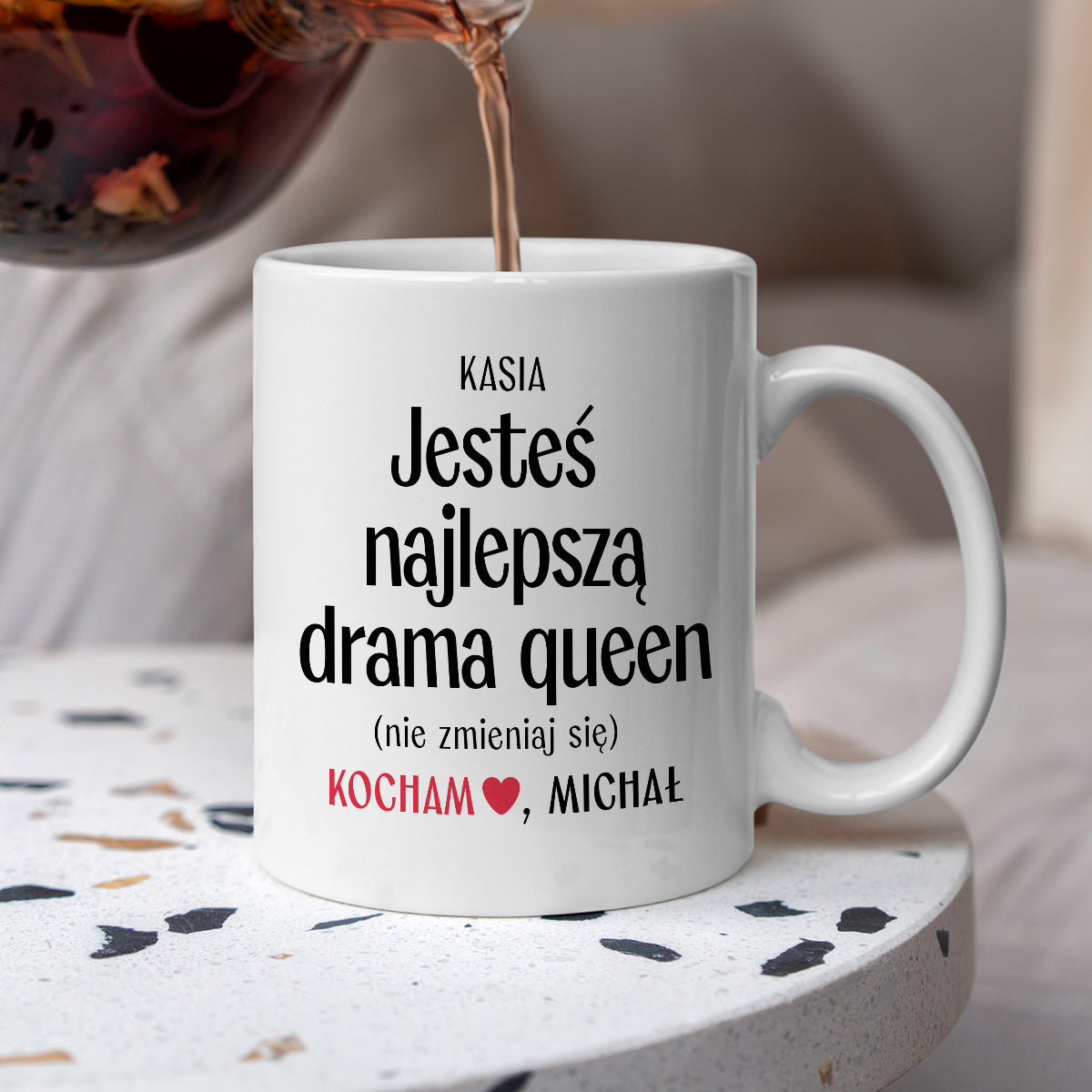 Kubek spersonalizowany z nadrukiem "Jesteś najlepszą drama queen (nie zmieniaj się)" [2 imiona] - WALENTYNKI