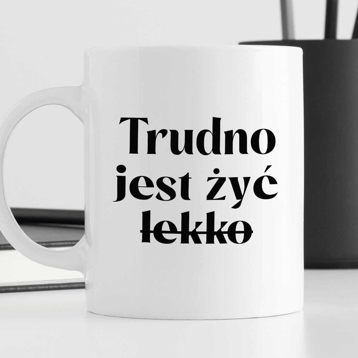 Kubek z nadrukiem "Trudno jest żyć (lekko)"