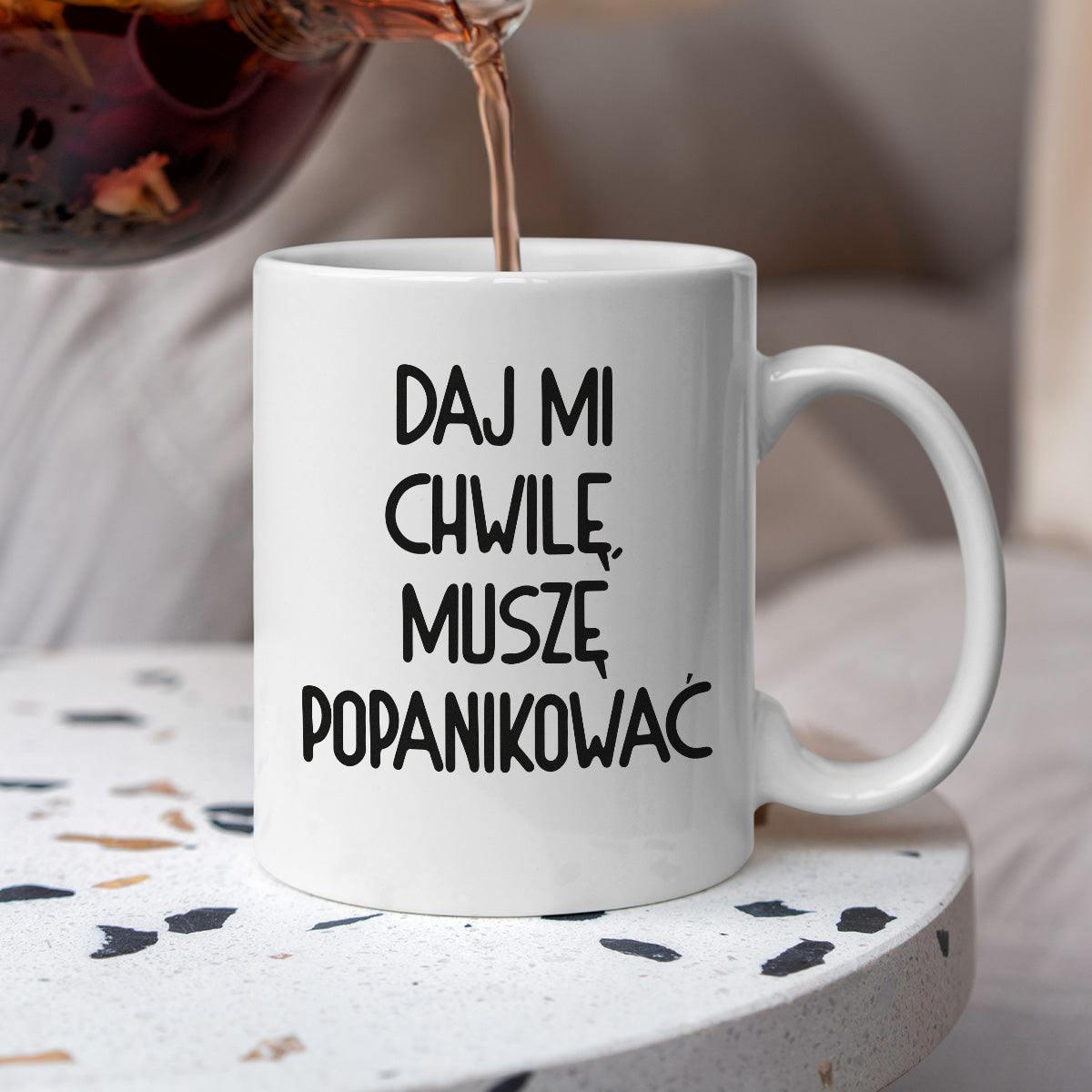Kubek z nadrukiem "Daj mi chwilę, muszę popanikować"