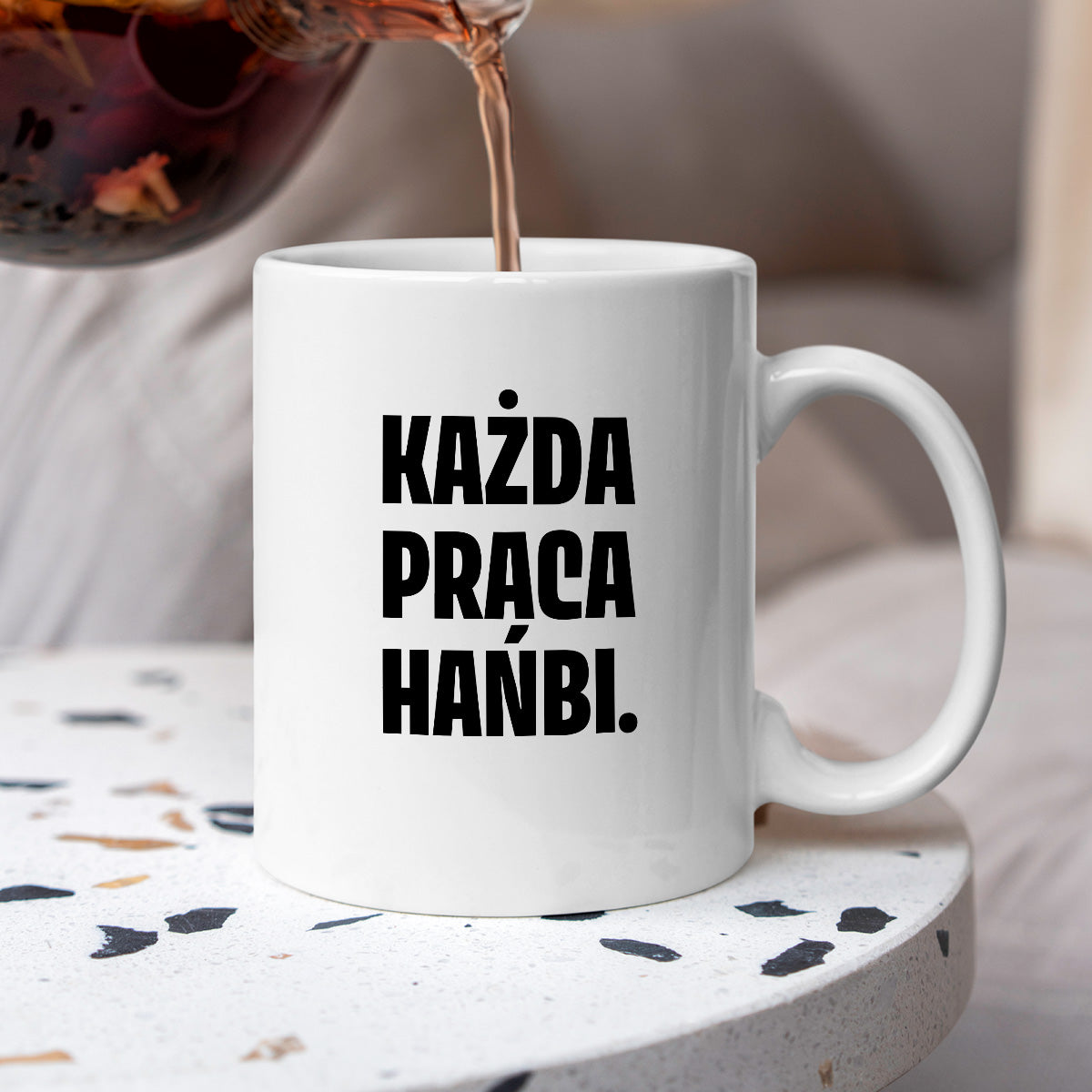 Kubek z nadrukiem - "Każda praca hańbi."