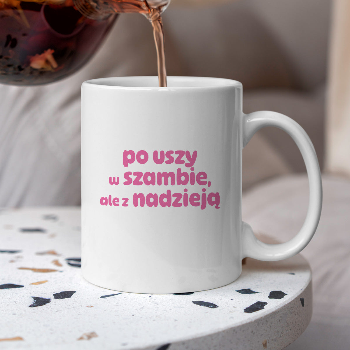 Kubek z nadrukiem "po uszy w szambie, ale z nadzieją" v2