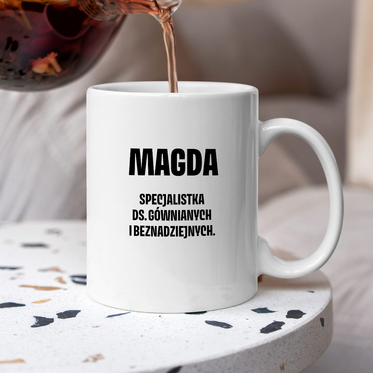 Kubek z IMIENIEM - "Specjalistka ds. gównianych i beznadziejnych"