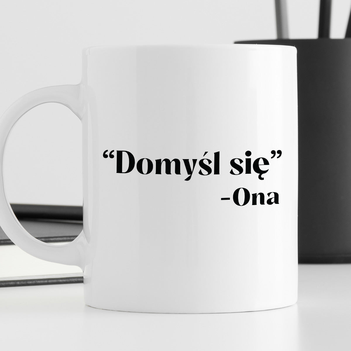 Kubek z nadrukiem "Domyśl się" -Ona