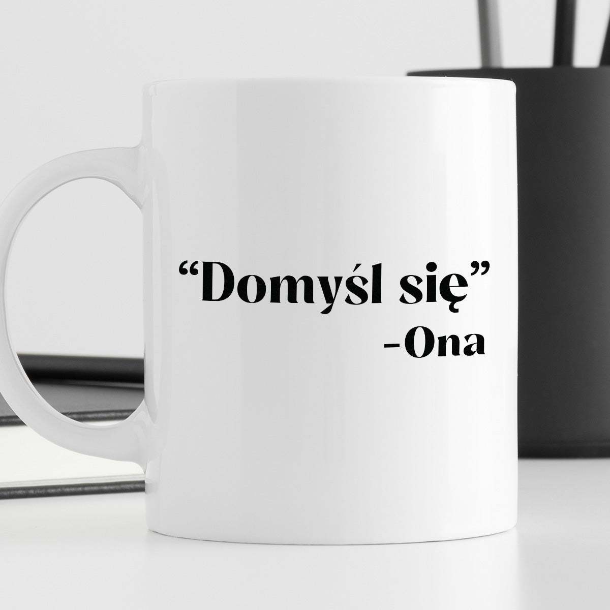 Kubek z nadrukiem "Domyśl się" -Ona