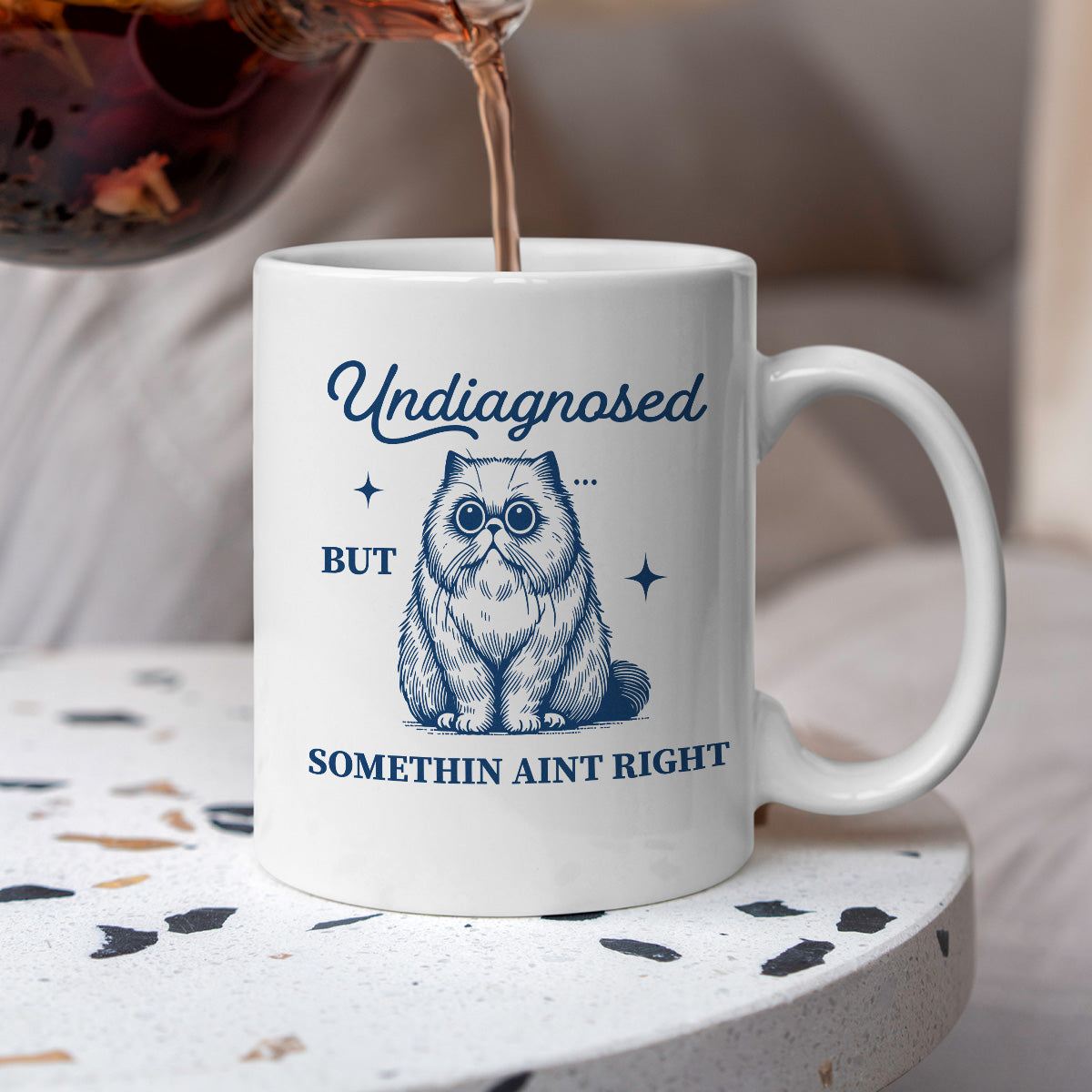 Kubek z nadrukiem "Undiagnosed but somethin aint right"