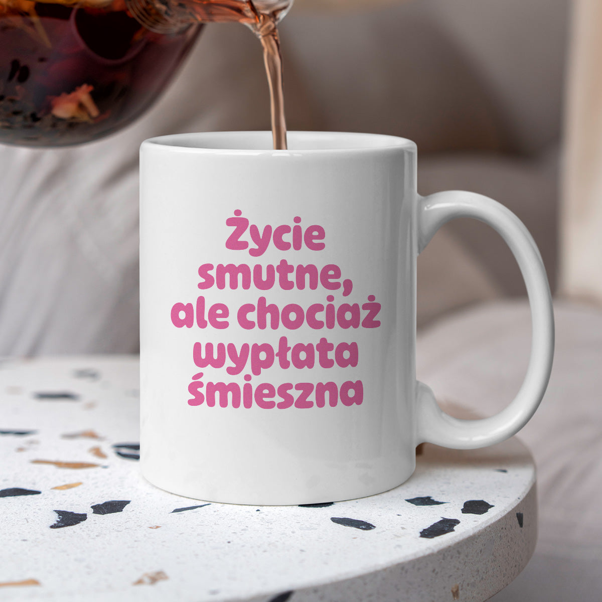 Kubek z nadrukiem "Życie smutne, ale chociaż wypłata śmieszna"