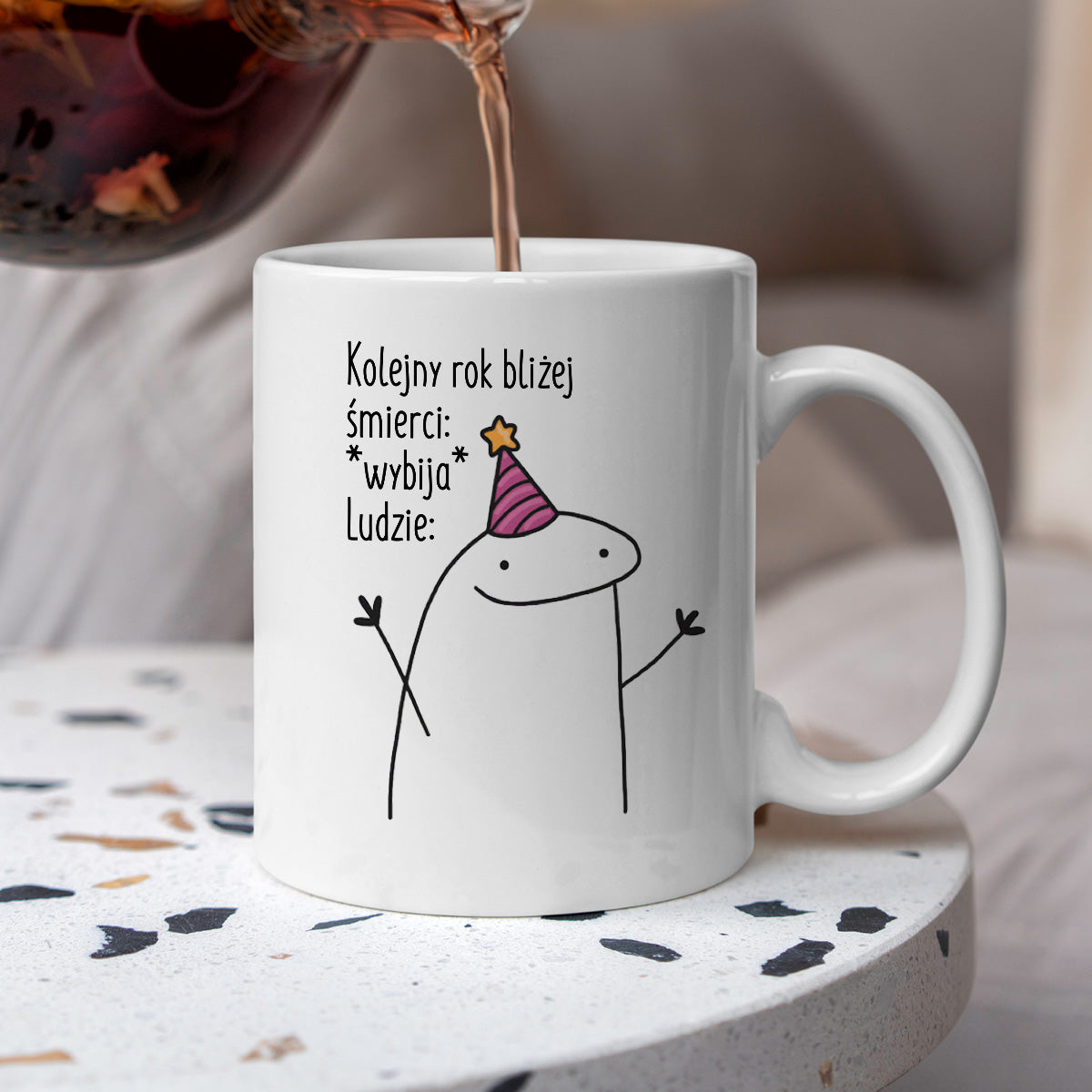 Kubek z nadrukiem "Kolejny rok bliżej śmierci: *wybija* Ludzie:"