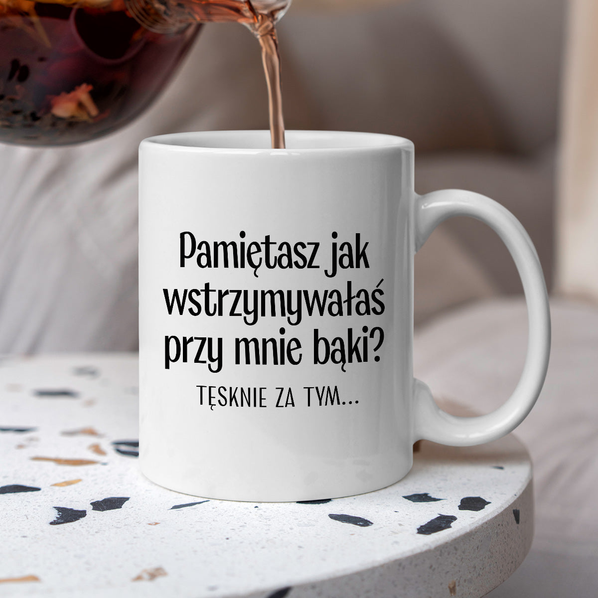 Kubek z nadrukiem "Pamiętasz jak wstrzymywałaś przy mnie bąki? Tęsknie za tym..." - WALENTYNKI