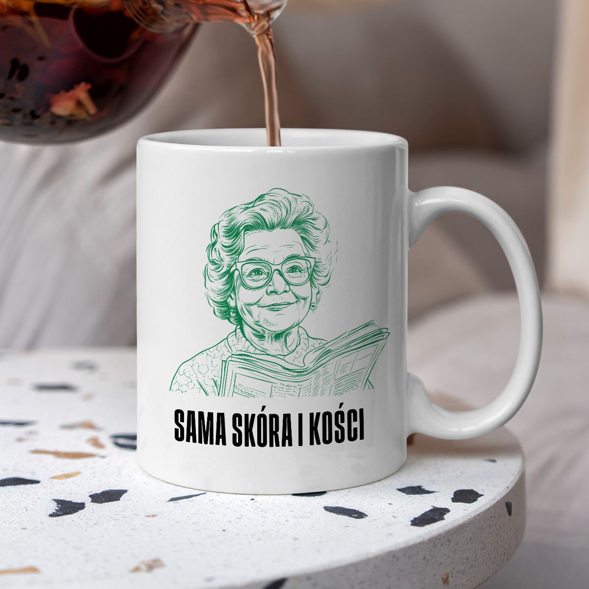 Kubek z cytatem Babci "Sama skóra i kości"