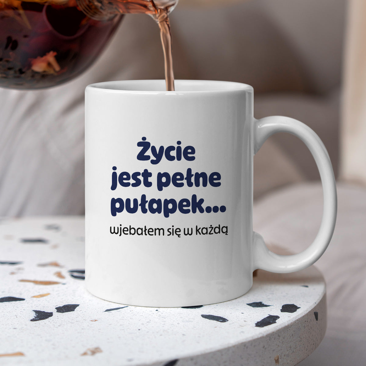 Kubek z nadrukiem - "Życie jest pełne pułapek - wjebałem się w każdą"