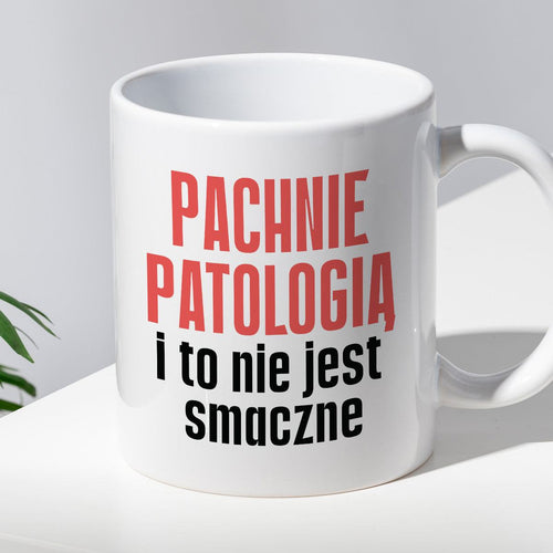 Kubek z nadrukiem "Pachnie patologią i to nie jest smaczne" cytat Magd