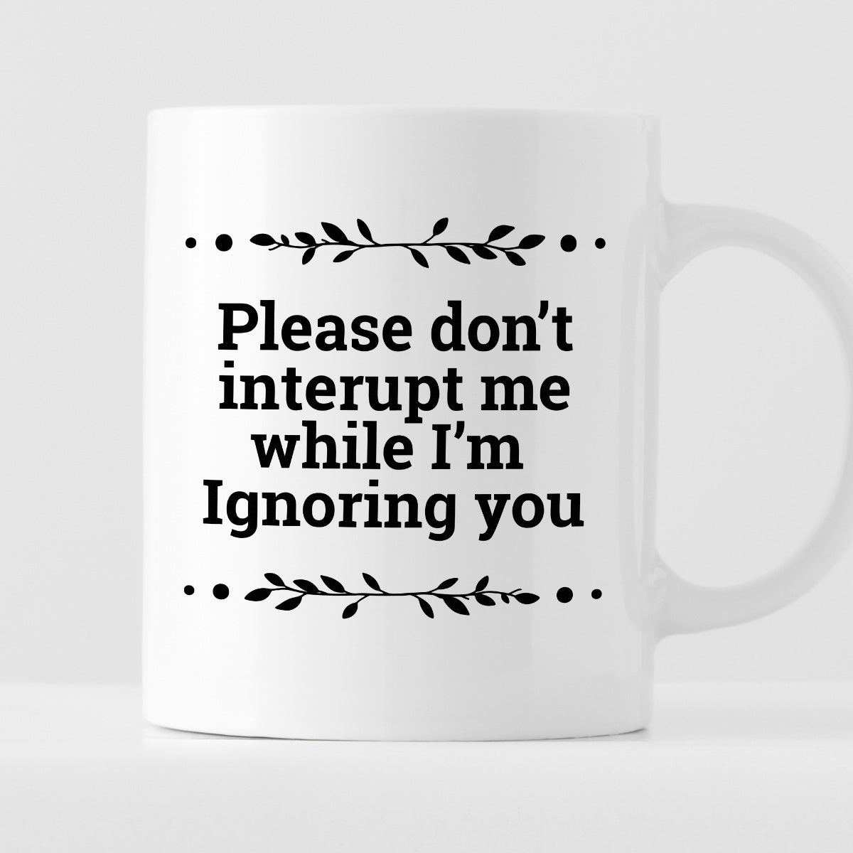 Kubek z nadrukiem "Please don’t interrupt me while I’m ignoring you"