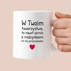 Kubek z nadrukiem - "W Twoim towarzystwie, to nawet sernik z rodzynkami mi nie przeszkadza"
