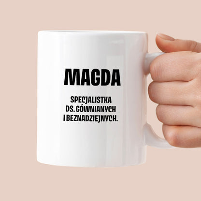 Kubek z IMIENIEM - "Specjalistka ds. gównianych i beznadziejnych"