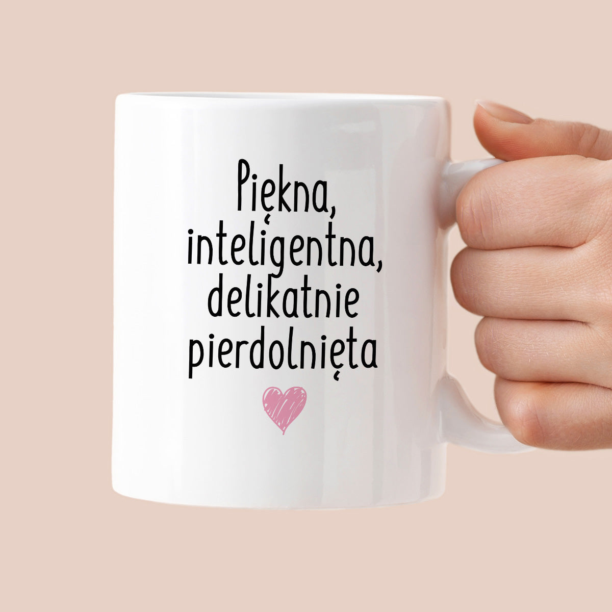Kubek z nadrukiem "Piękna, inteligenta, delikatnie pierdolnięta"