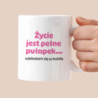 Kubek z nadrukiem - "Życie jest pełne pułapek - wjebałam się w każdą" - RÓŻ