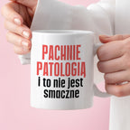 Kubek z nadrukiem "Pachnie patologią i to nie jest smaczne" cytat Magd