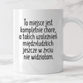 Kubek z nadrukiem "To miejsce jest kompletnie chore, a takich uzależni