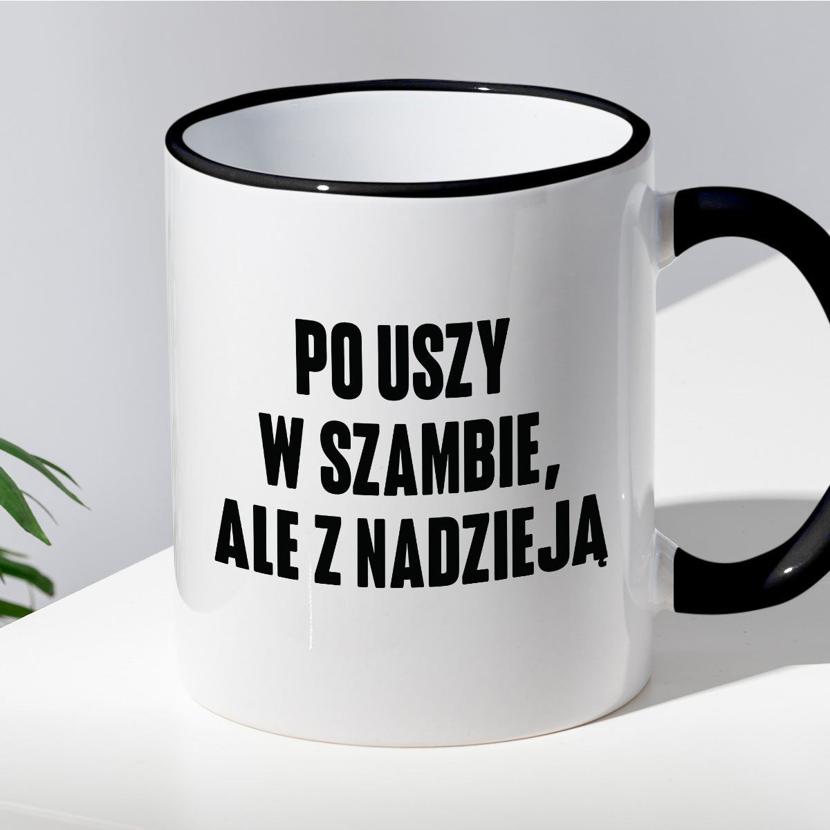 Kubek z nadrukiem "Po uszy w szambie, ale z nadzieją"