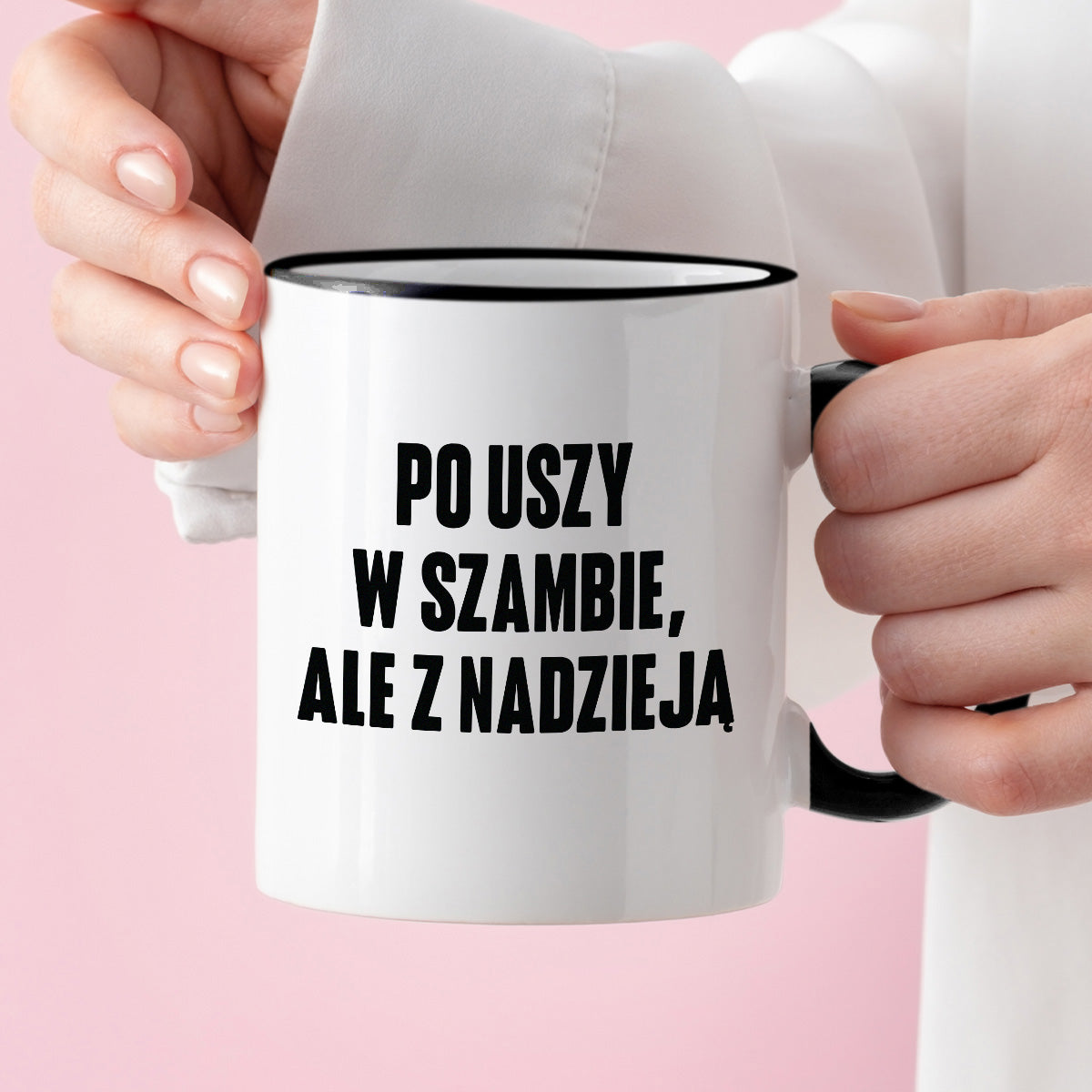 Kubek z nadrukiem "Po uszy w szambie, ale z nadzieją"