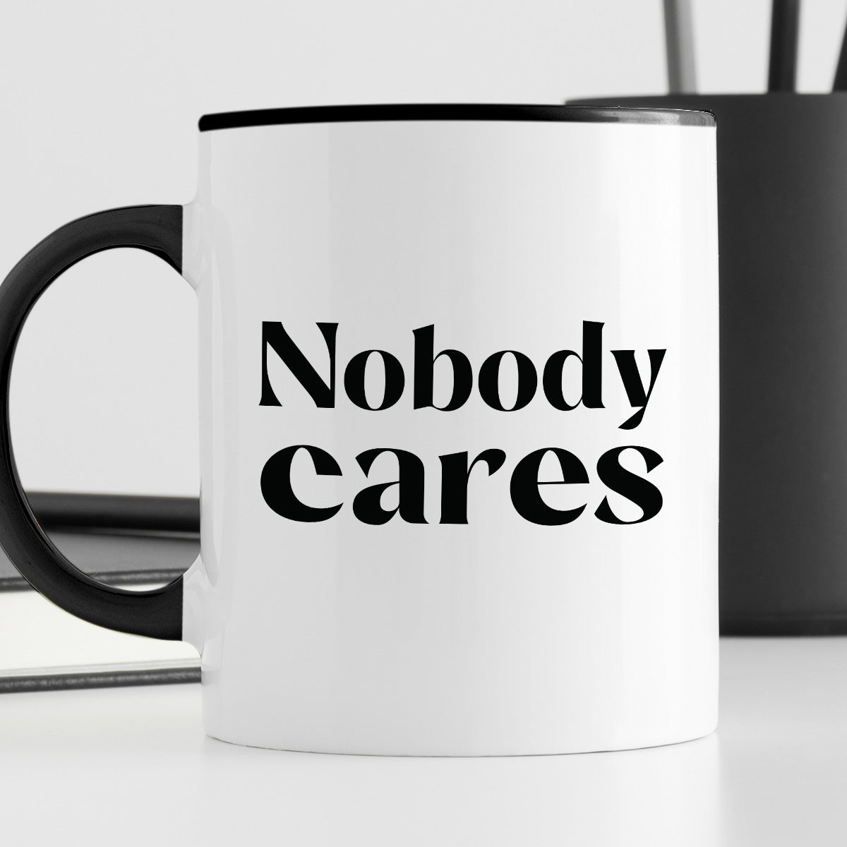 Kubek z nadrukiem "Nobody cares"