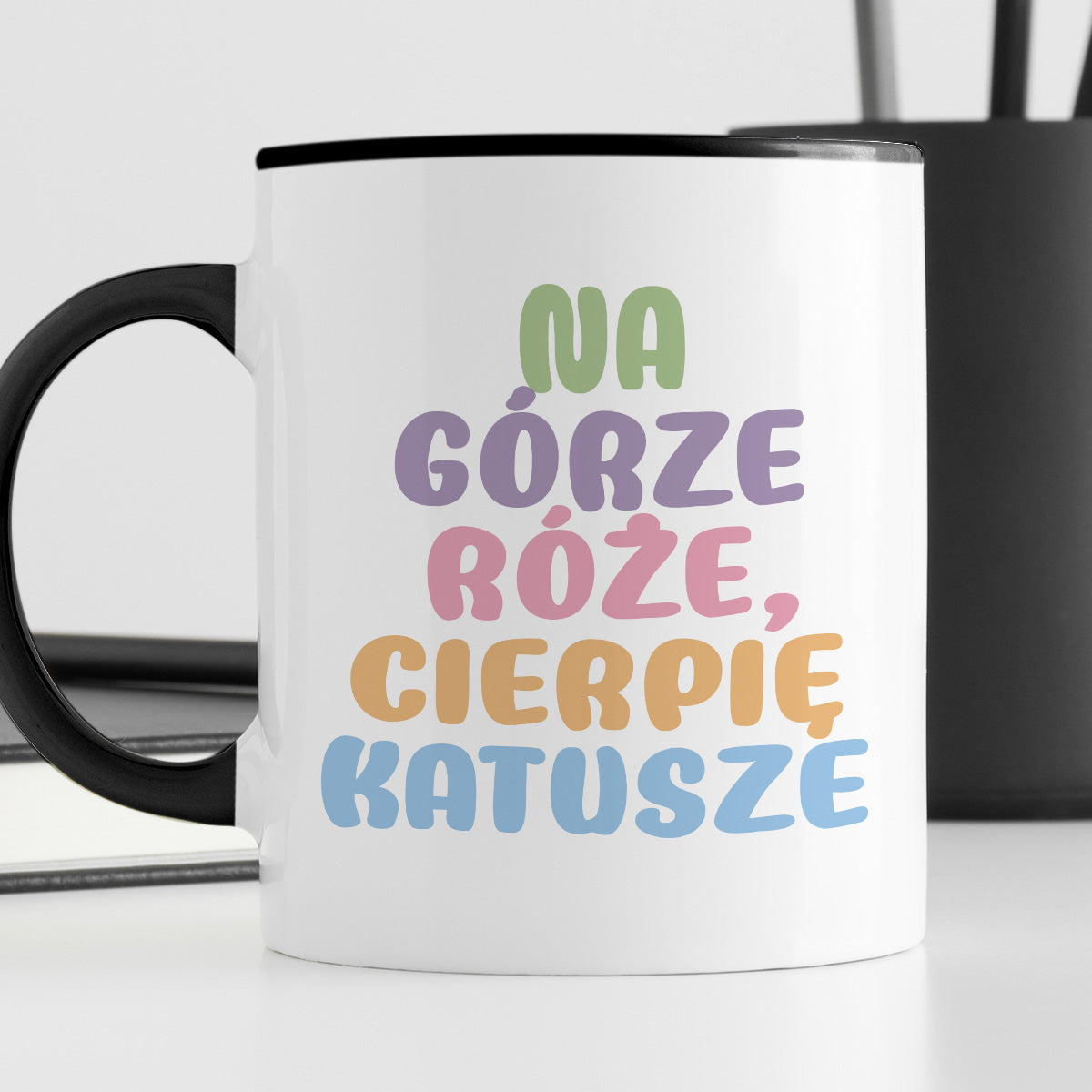 Kubek z nadrukiem "Na górze róże, cierpię katusze"