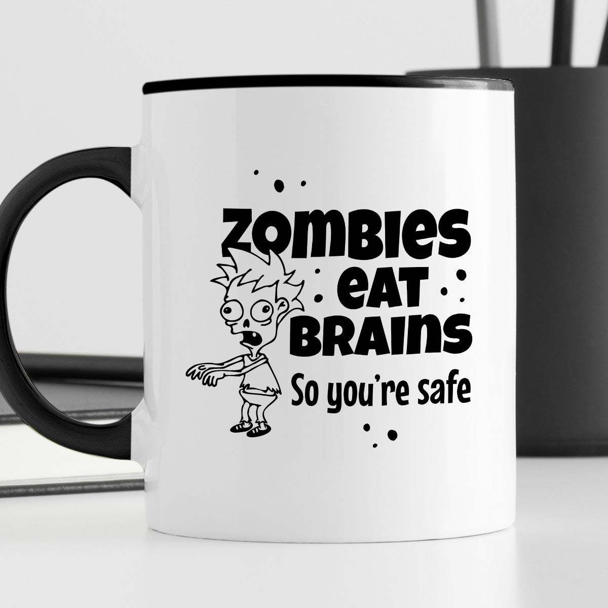 Kubek z nadrukiem "Zombies eat brains, so you’re safe"