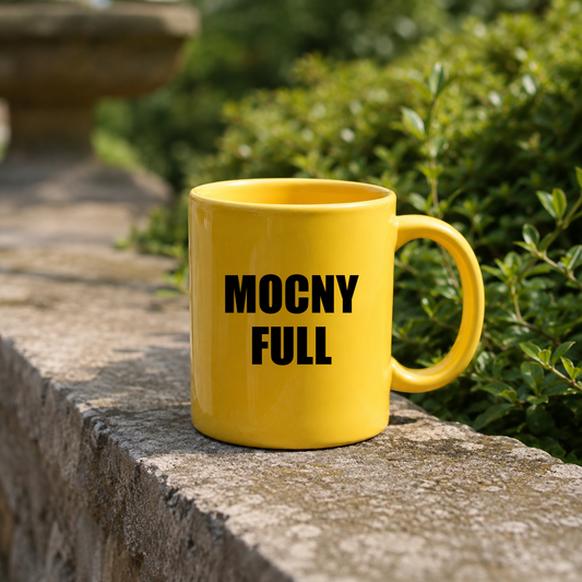 Żółty kubek z nadrukiem "MOCNY FULL" 330 ml (PRZEDSPRZEDAŻ)